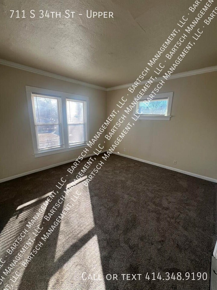 711 S 34th St Uppr - Photo 5 of 9