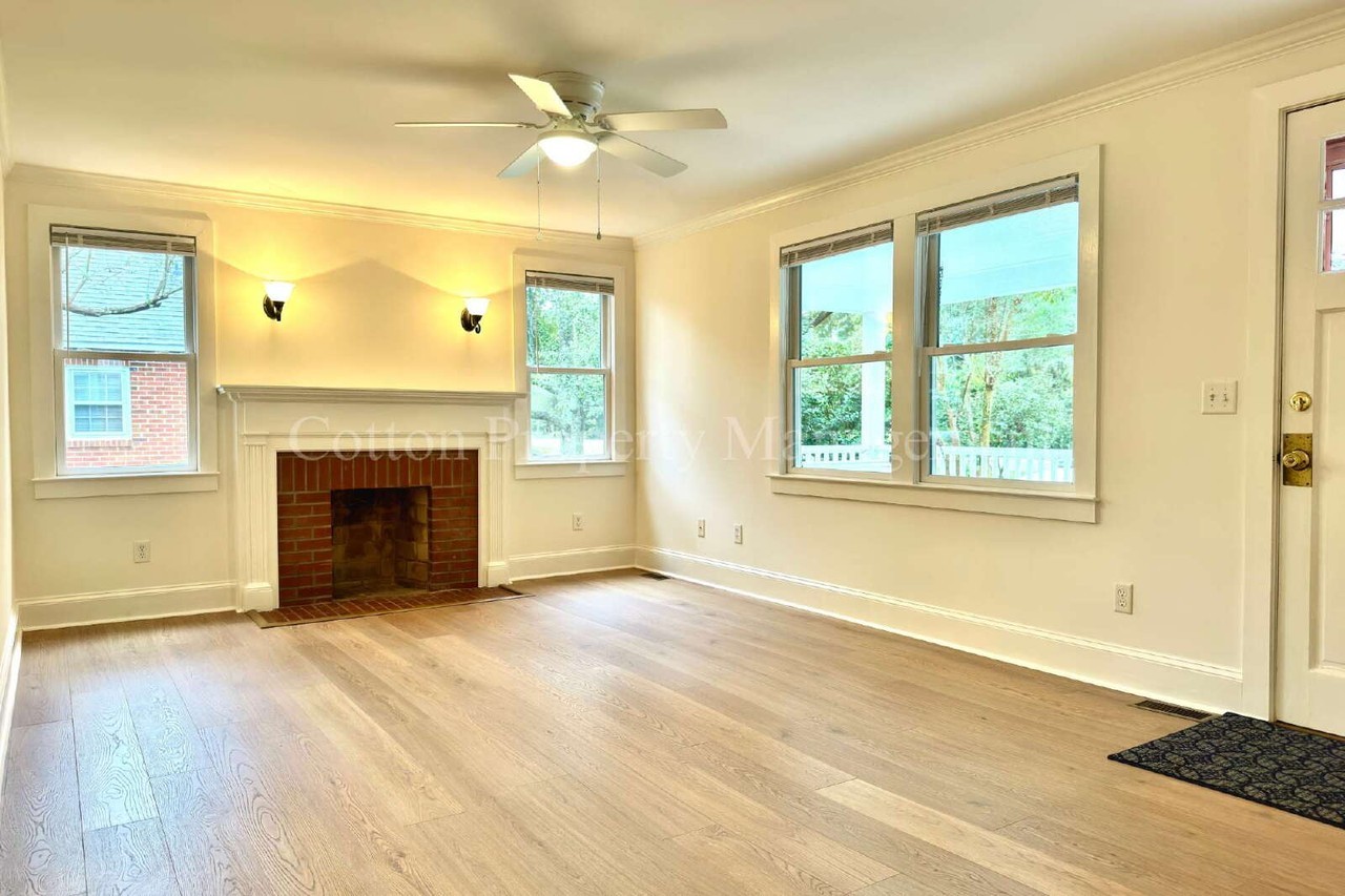 4211 Wrightsville Ave - Photo 7 of 34