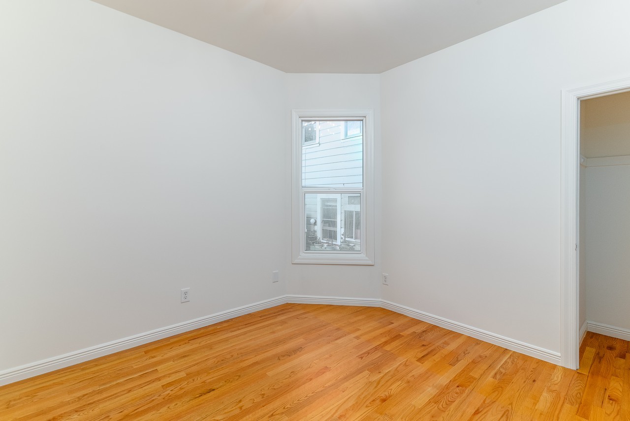 1018 Jackson St - Photo 4 of 13