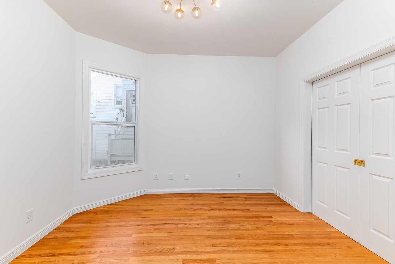 1018 Jackson St - Photo 5 of 13