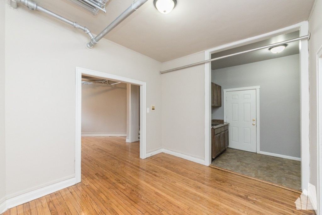 4255 West Addison Street - Photo 5 of 10