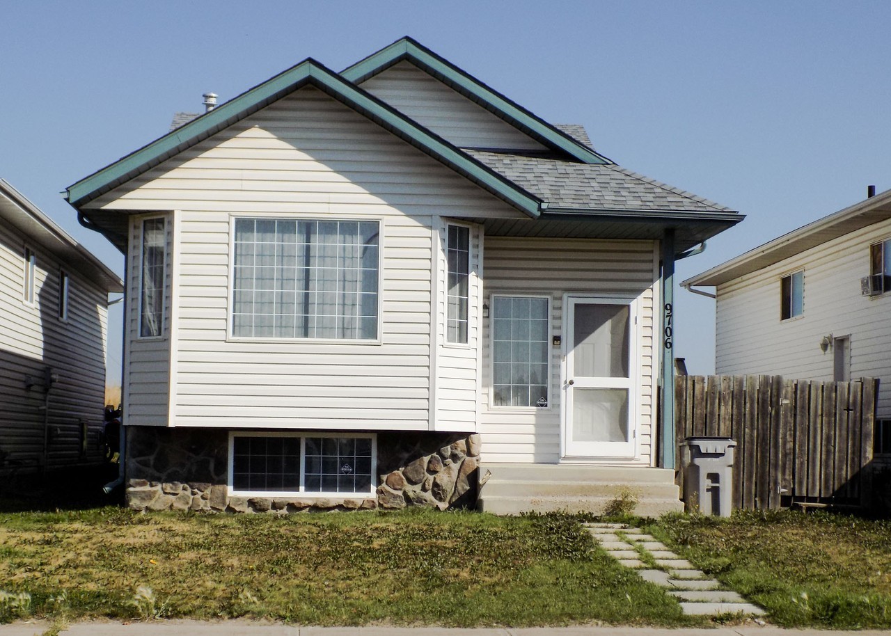 9706 126 Ave - Photo 3 of 16