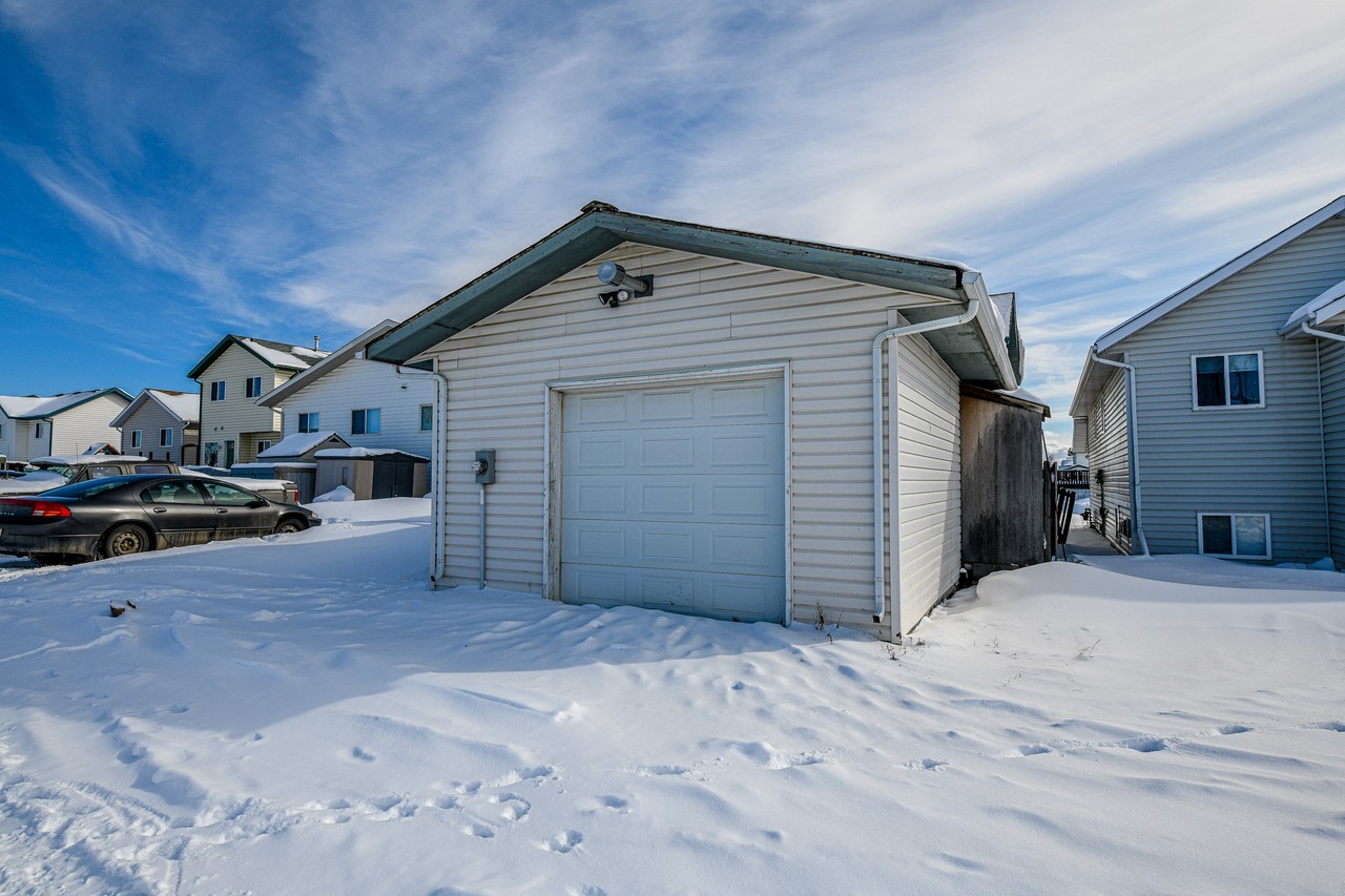 9706 126 Ave - Photo 4 of 16