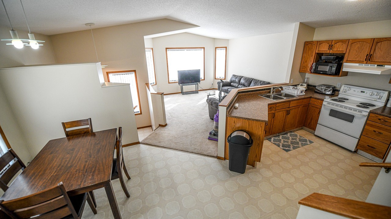 9706 126 Ave - Photo 7 of 16