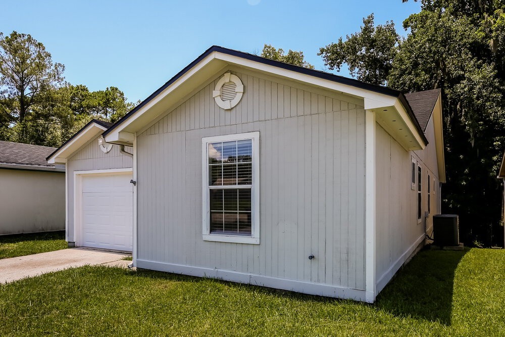 282 Aquarius Cir W - Photo 3 of 19