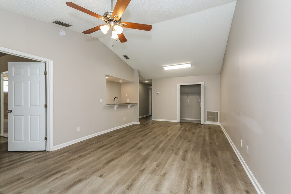 282 Aquarius Cir W - Photo 6 of 19