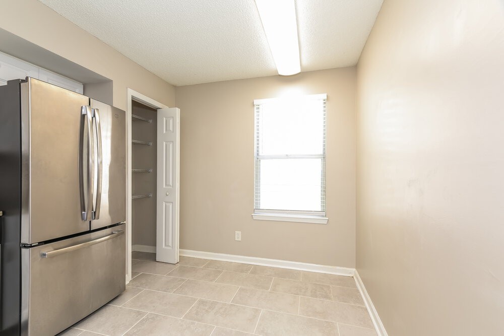 282 Aquarius Cir W - Photo 7 of 19