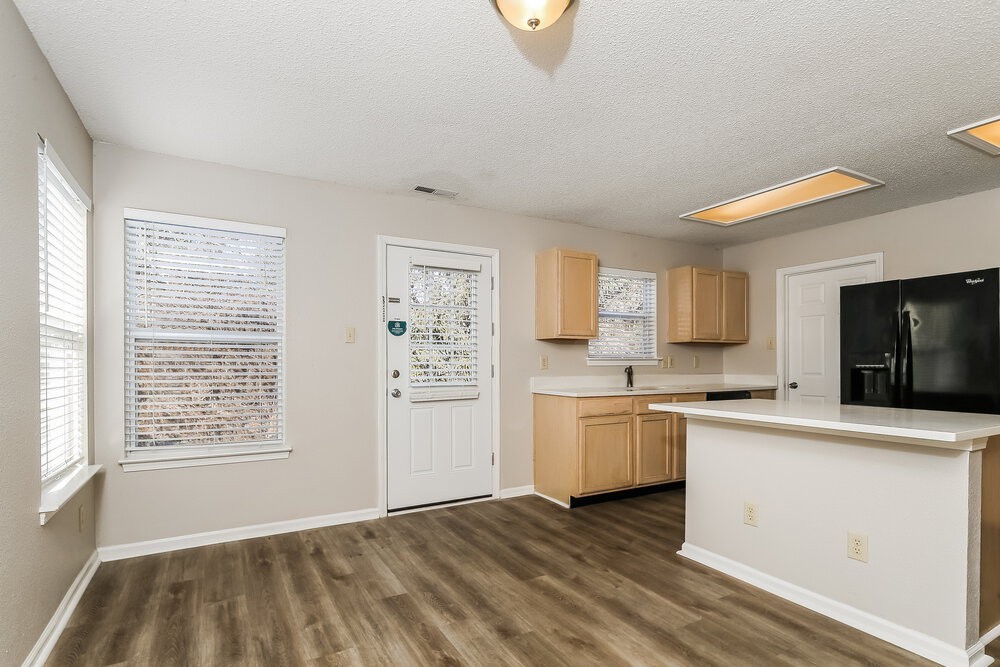 12200 Doncaster Ct - Photo 3 of 16