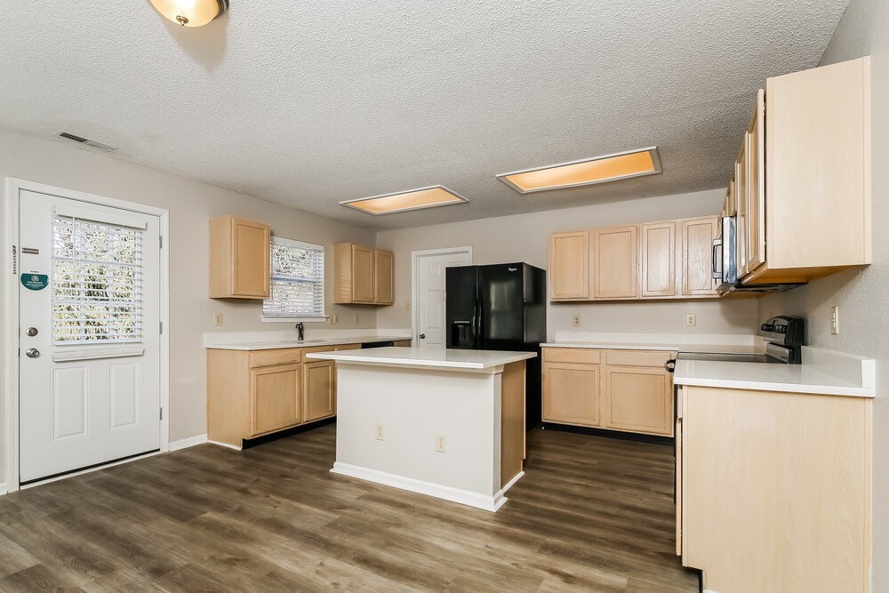 12200 Doncaster Ct - Photo 4 of 16