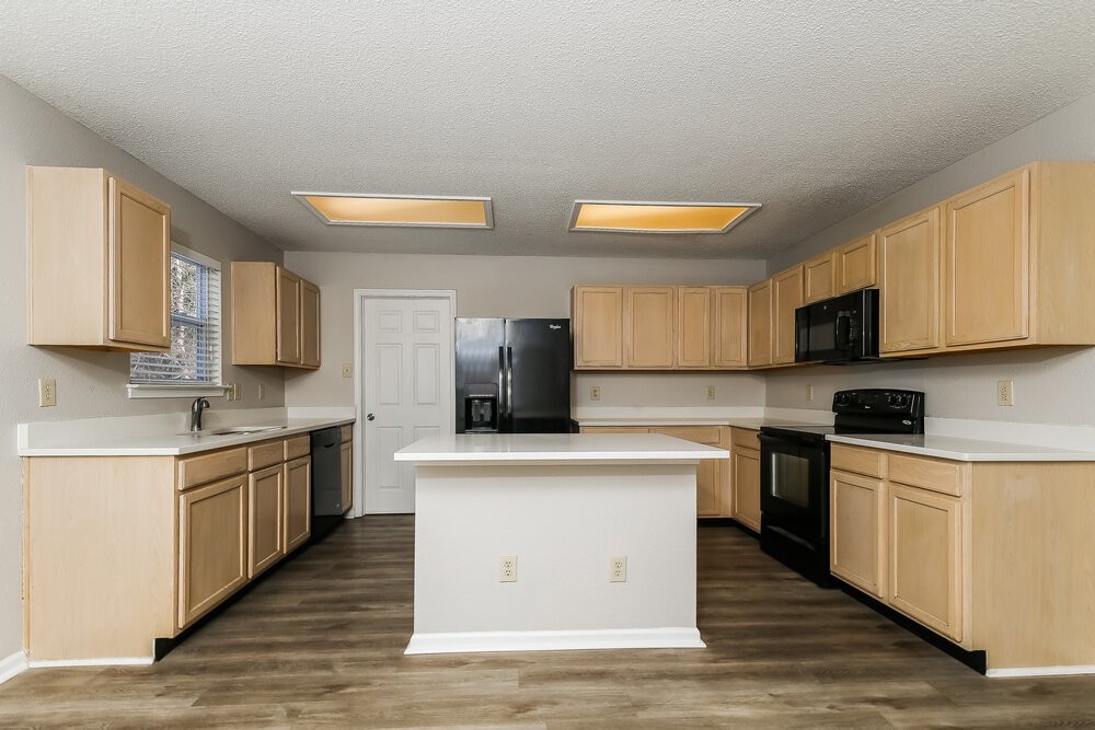12200 Doncaster Ct - Photo 5 of 16