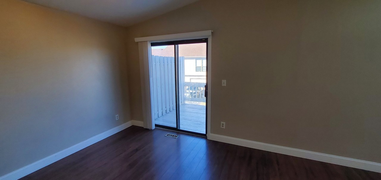 2356 Fieldstone Cir - Photo 3 of 14