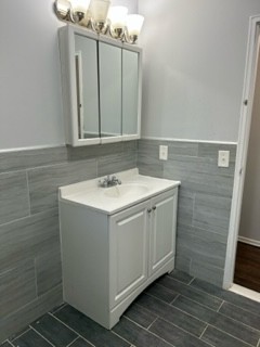 393 Grove St - Photo 6 of 19