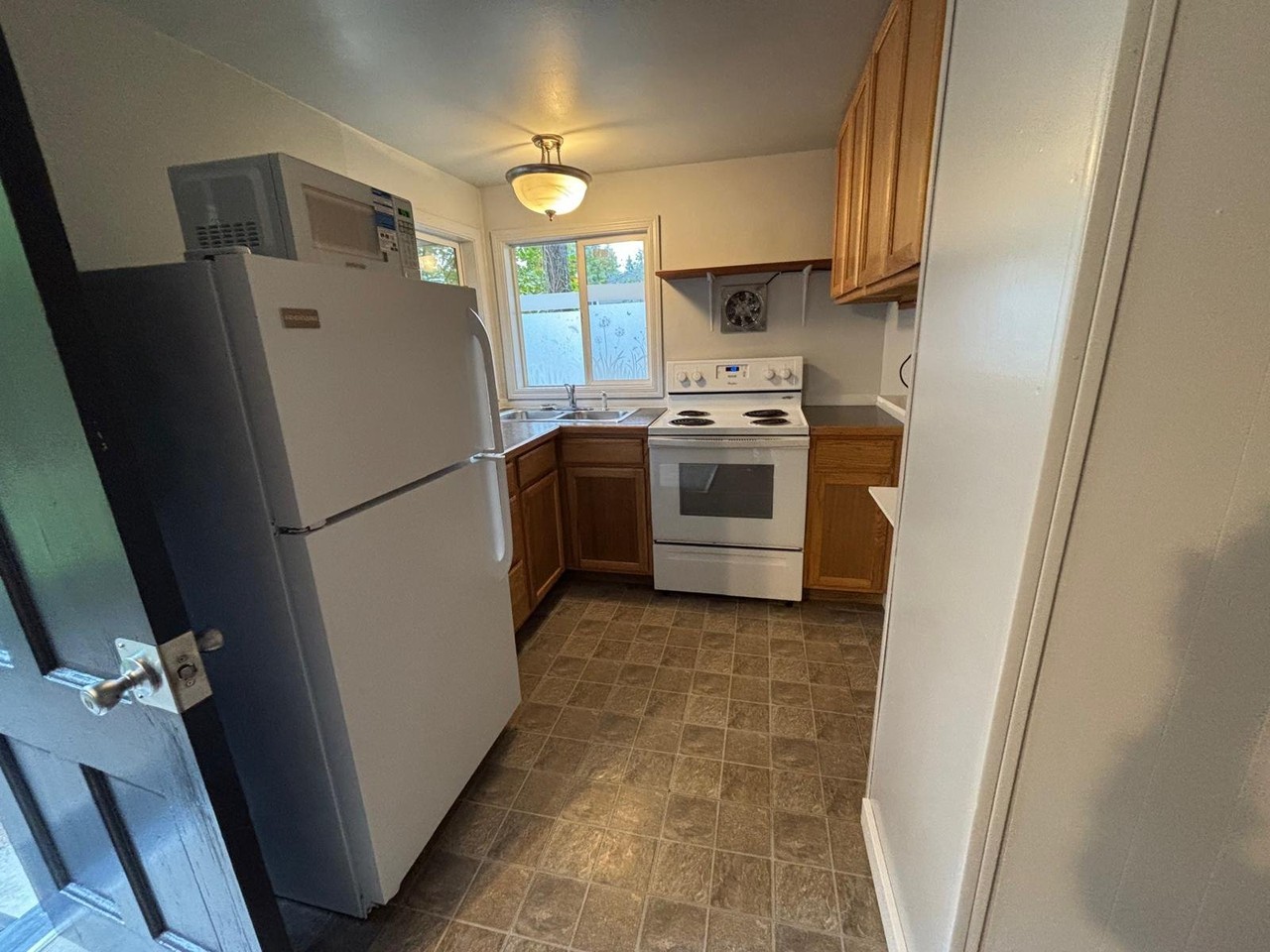5468 Lake Washington Blvd Se #1-2 - Photo 7 of 10