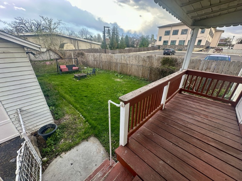 223 N Grinnell St - Photo 2 of 11