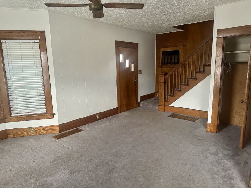 223 N Grinnell St - Photo 3 of 11