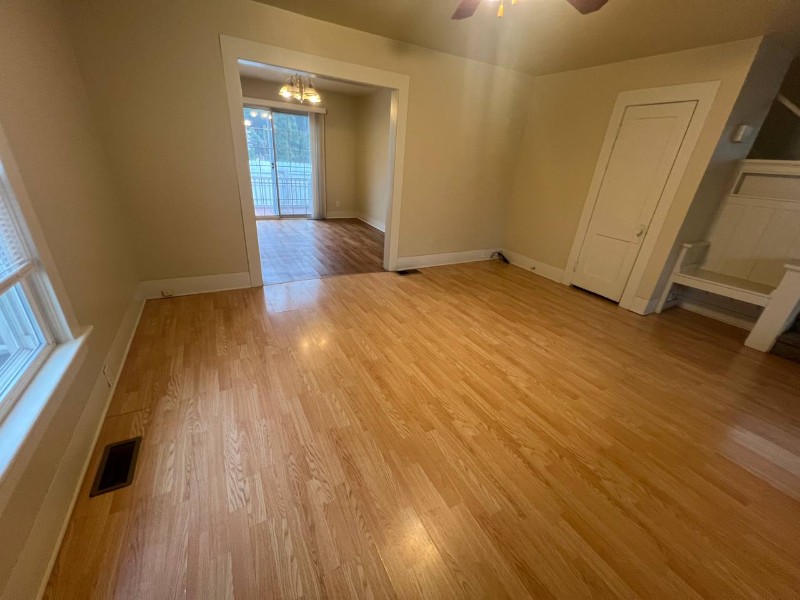 243 N Bowen St - Photo 2 of 7