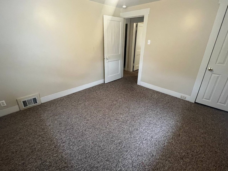 243 N Bowen St - Photo 5 of 7