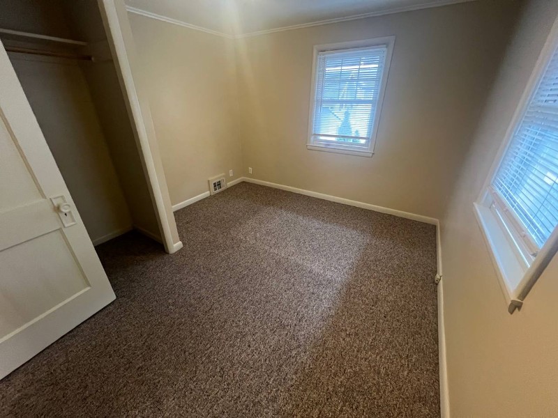 243 N Bowen St - Photo 6 of 7