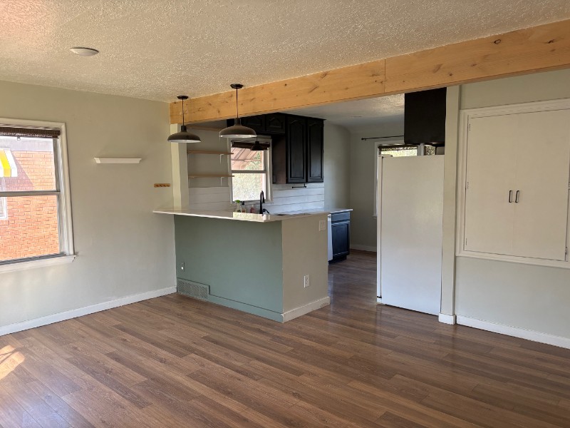 748 36th St - Photo 2 of 11