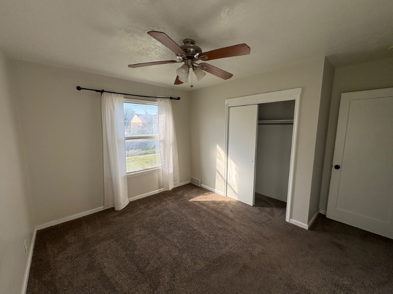 748 36th St - Photo 7 of 11