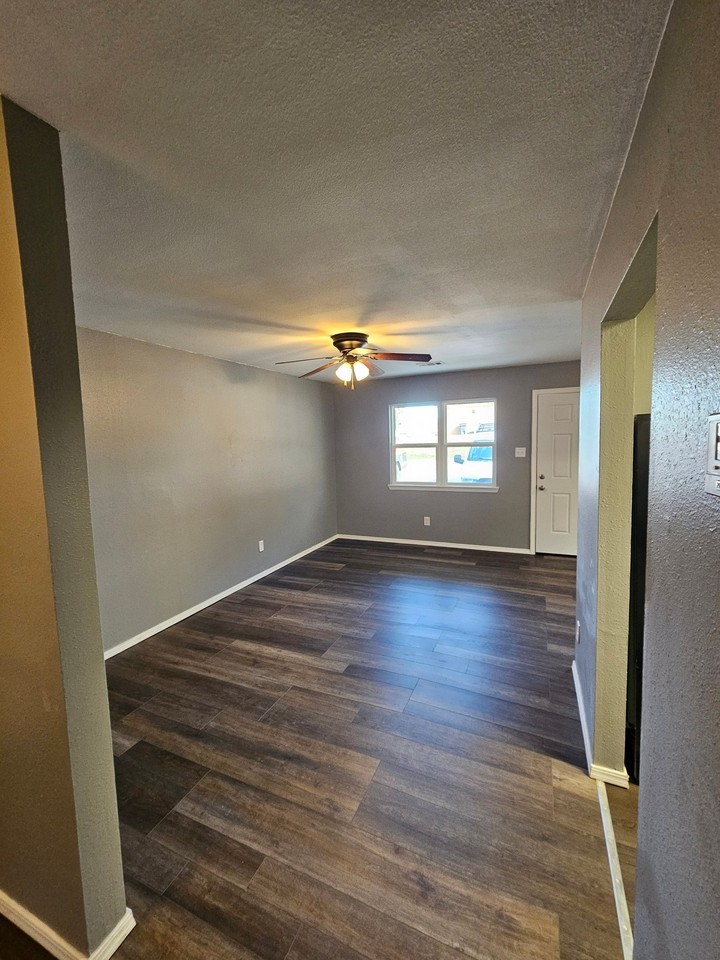 1601 N Hills Blvd - Photo 2 of 21