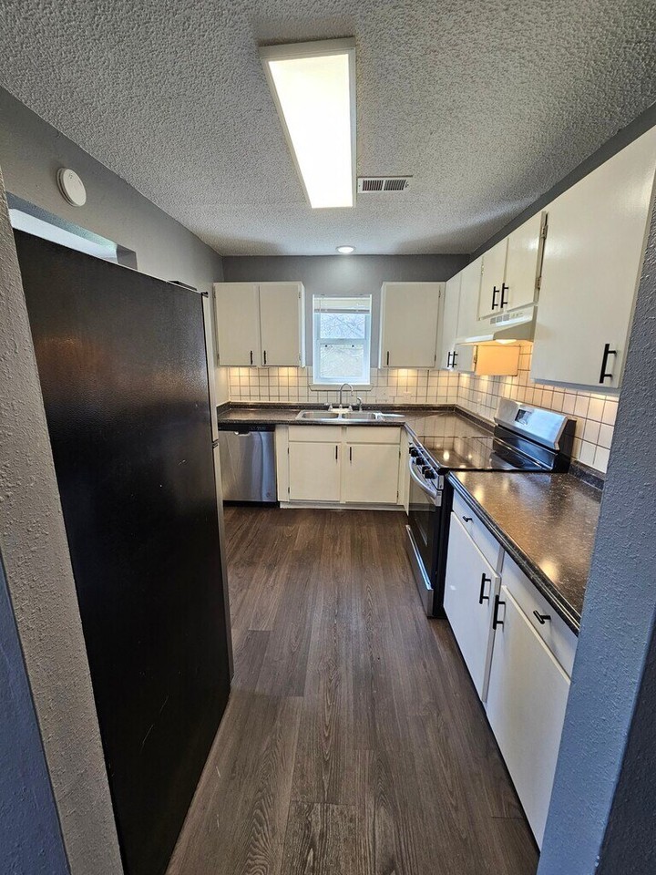 1601 N Hills Blvd - Photo 3 of 21