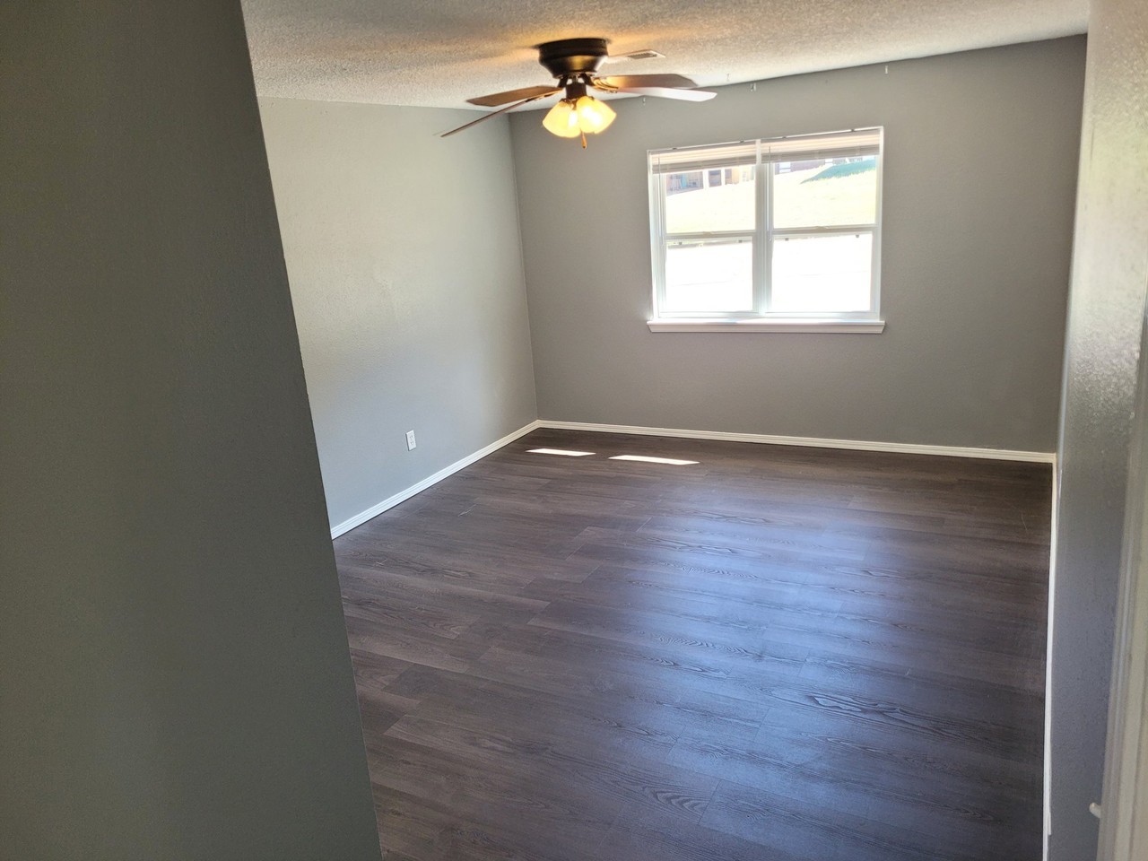 1601 N Hills Blvd - Photo 4 of 21