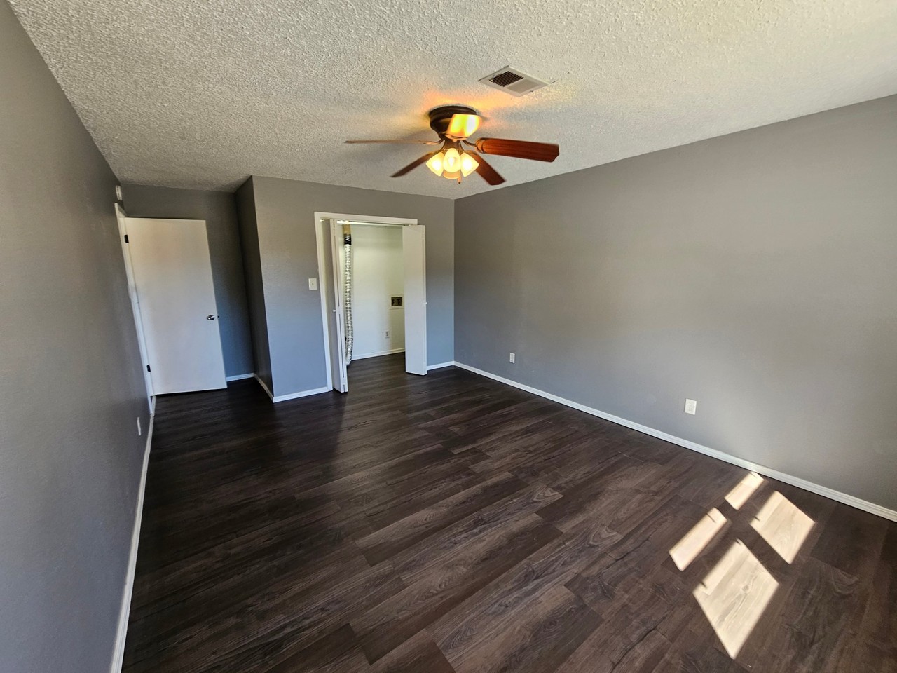 1601 N Hills Blvd - Photo 5 of 21