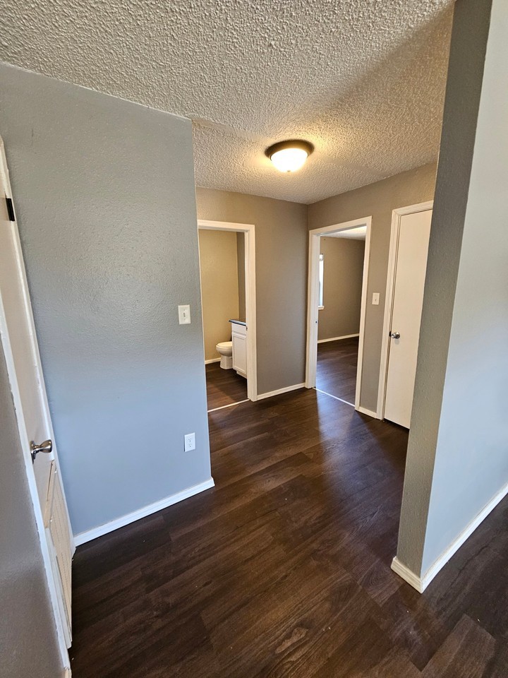 1601 N Hills Blvd - Photo 6 of 21
