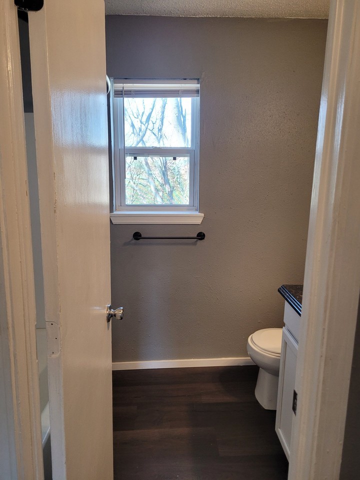 1601 N Hills Blvd - Photo 7 of 21