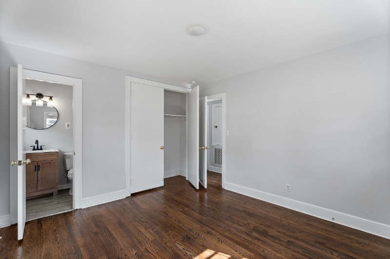 829 Burton St - Photo 7 of 11