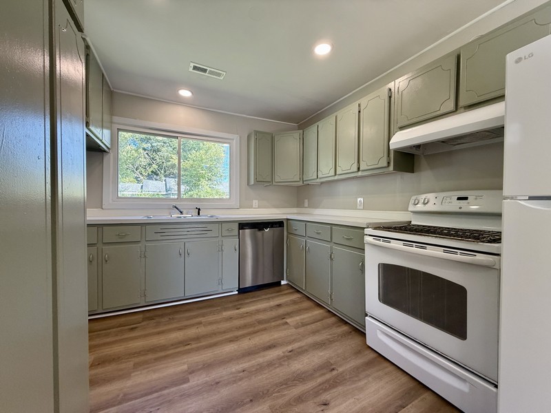 125 Clayton St - Photo 2 of 18