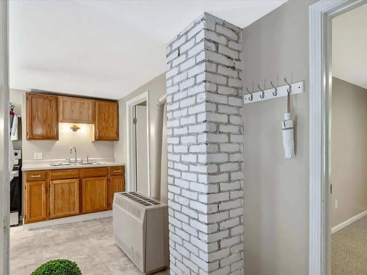 92 West St #B - Photo 2 of 16