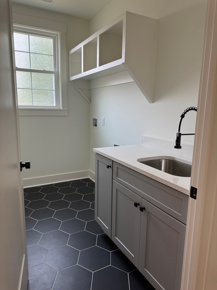 201 Oriel Ave - Photo 5 of 8