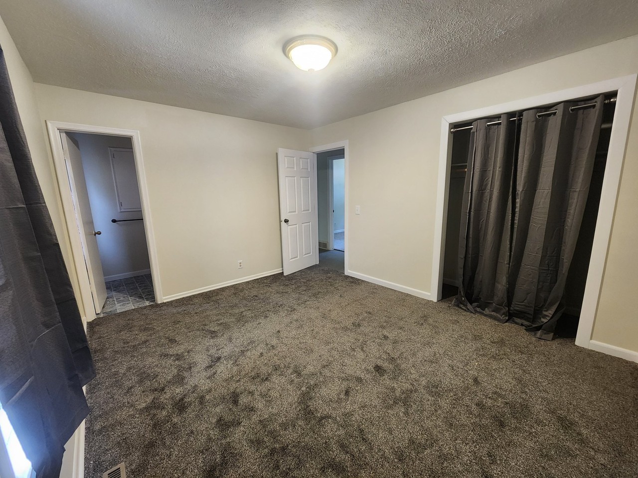 10934 Jones St - Photo 2 of 25