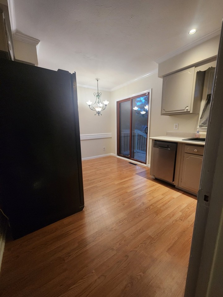 10934 Jones St - Photo 4 of 25