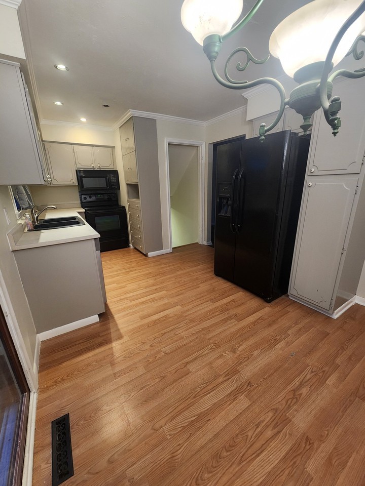 10934 Jones St - Photo 5 of 25