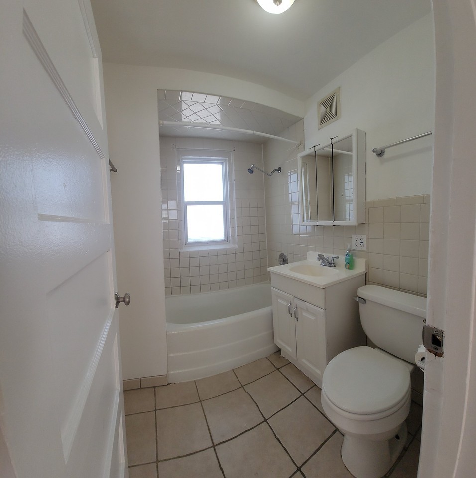 7435 W 58th Pl Apt 2nd #2 - Photo 5 of 8