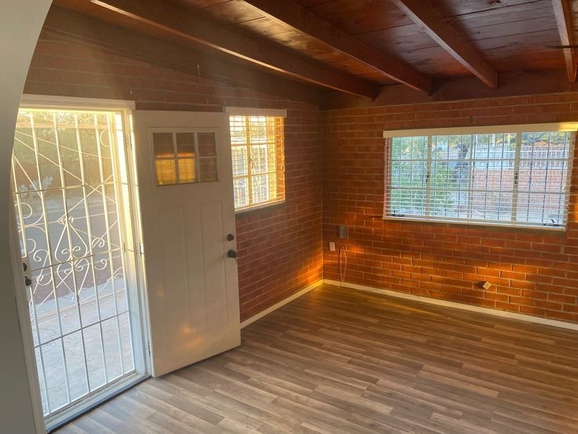 3601 E Seneca St - Photo 5 of 25