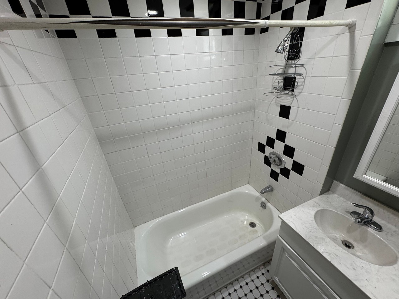 23 Salem St #2 - Photo 4 of 12