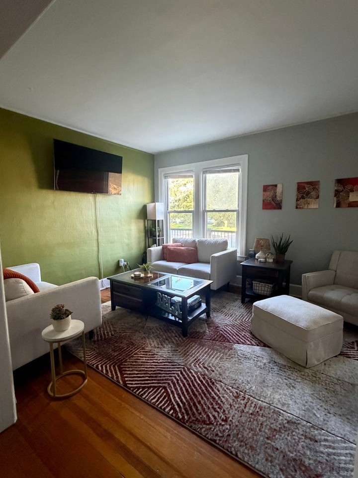 2246 Biddle Ave - Photo 3 of 9