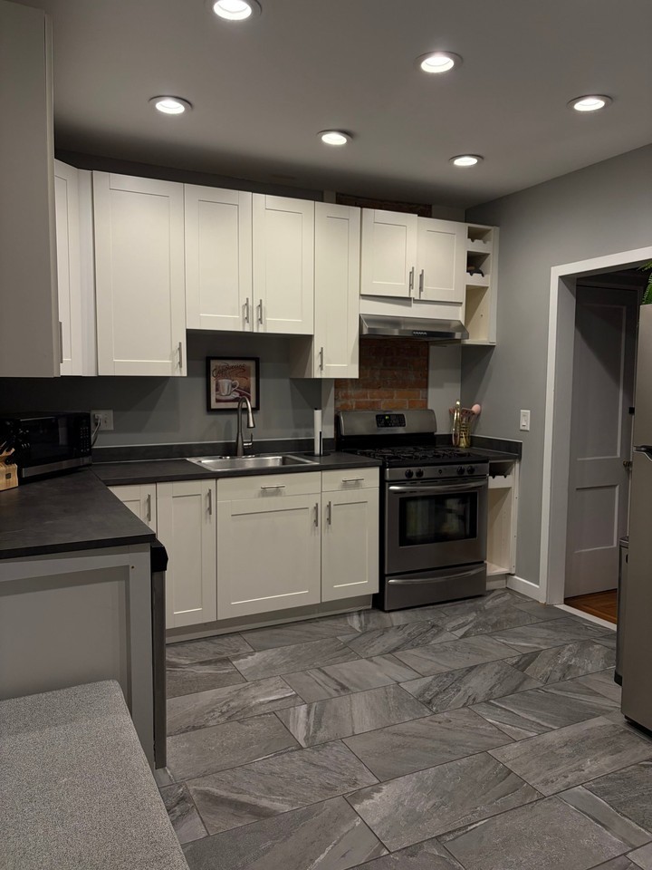 2246 Biddle Ave - Photo 4 of 9