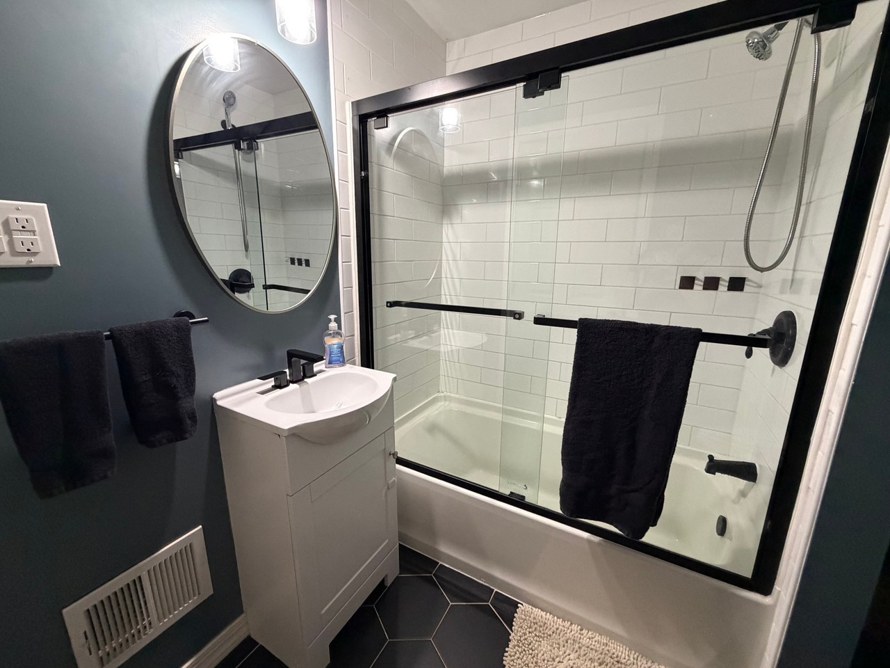 2246 Biddle Ave - Photo 6 of 9