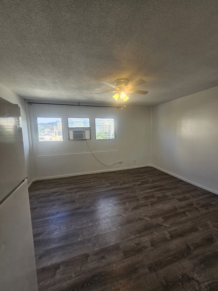 929 Sheridan St #604 - Photo 2 of 9