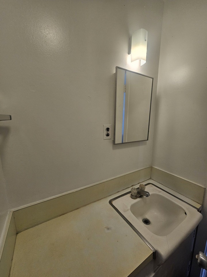 929 Sheridan St #604 - Photo 4 of 9