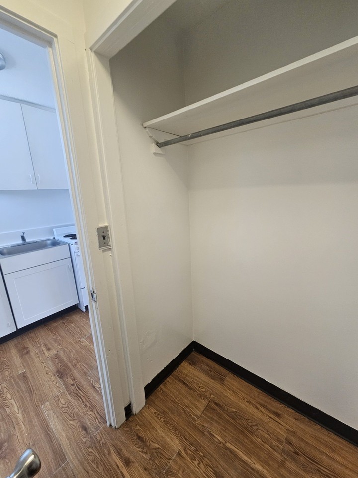 929 Sheridan St #604 - Photo 6 of 9