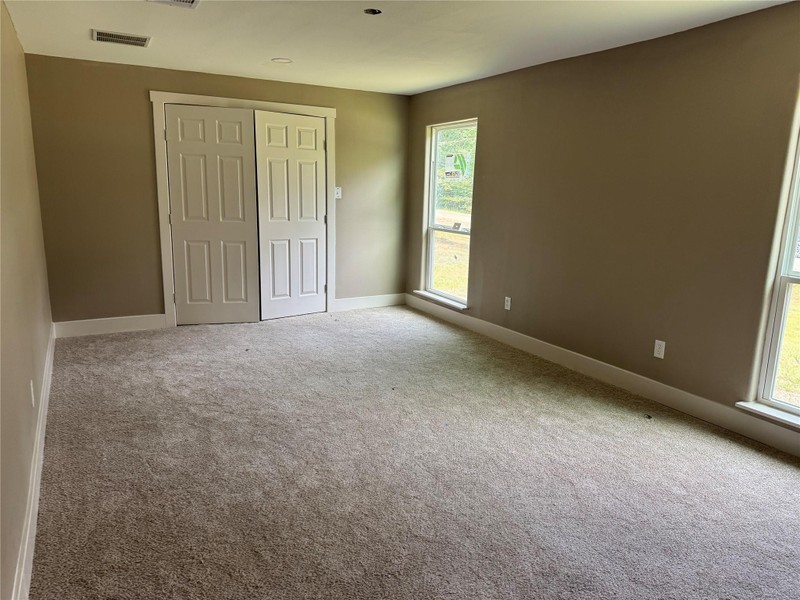 467 Whisperwood Dr - Photo 2 of 4