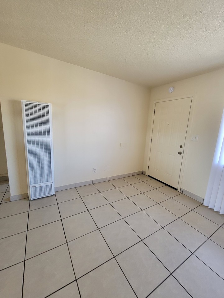 224 E Granger Ave - Photo 4 of 7