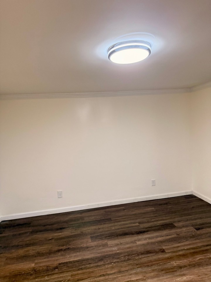1525 Granite Sq - Photo 3 of 14