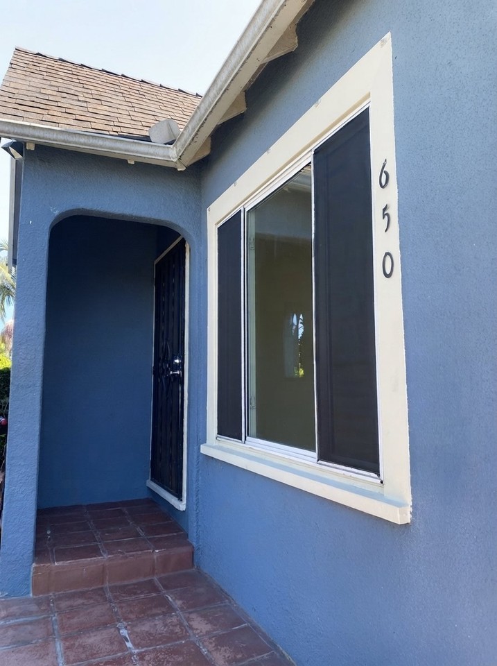 650 W 99th St - Photo 3 of 14